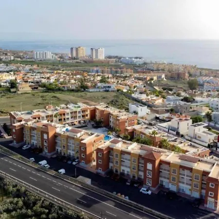 Ground-floor 1 Bedroom Condopool &wifi Costa Adeje شقة