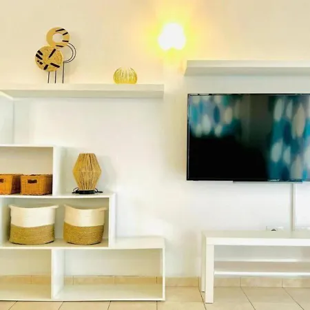 Ground-floor 1 Bedroom Condopool &wifi Costa Adeje كالاو سالفاجي